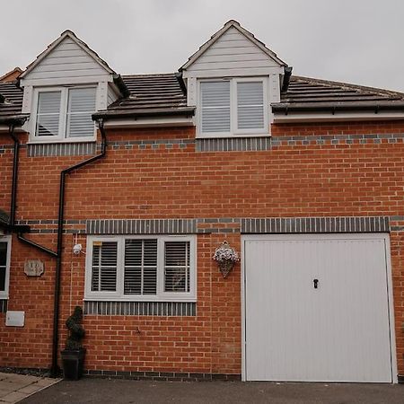 Lovely New 1 Bedroom Loft Apartment With On Drive Parking Trowbridge Exterior foto